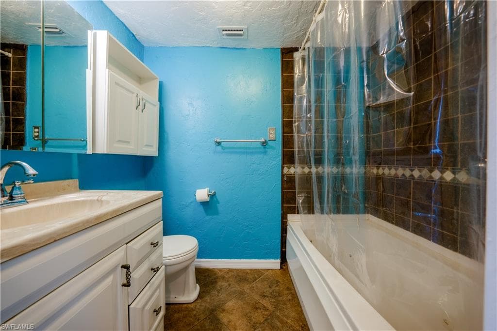 4512 Normandy Dr, Naples, FL 34112-16
