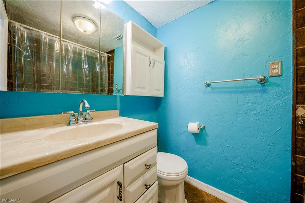4512 Normandy Dr, Naples, FL 34112-17