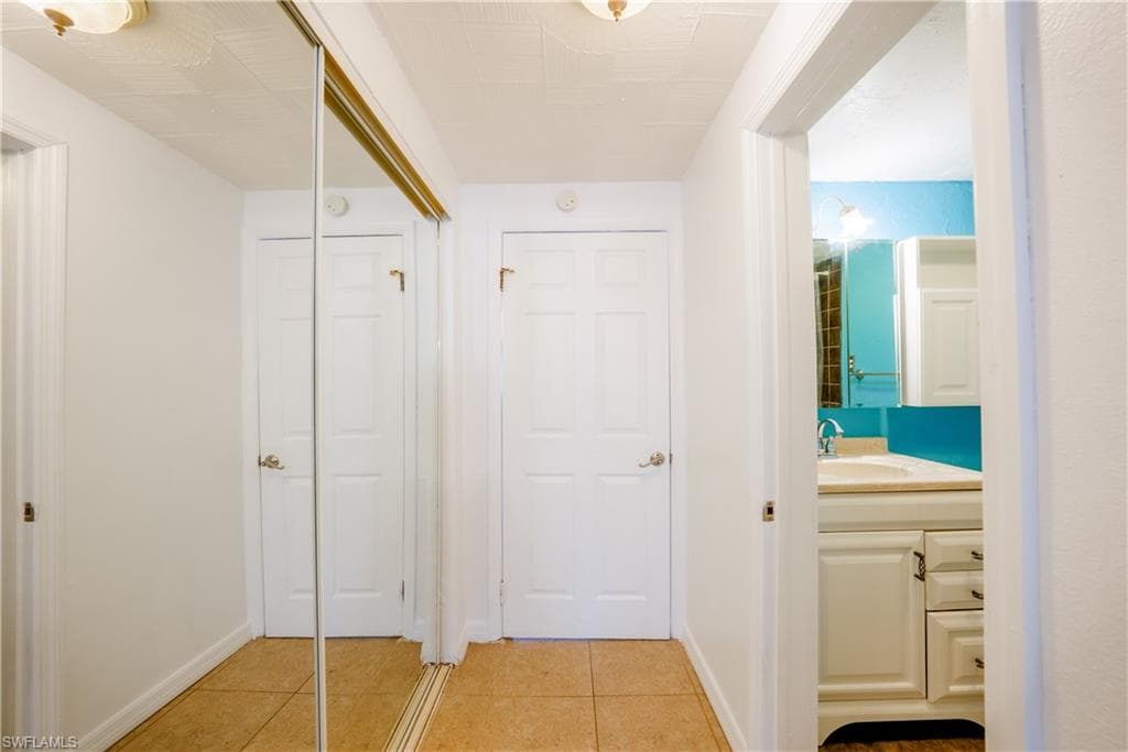 4512 Normandy Dr, Naples, FL 34112-20