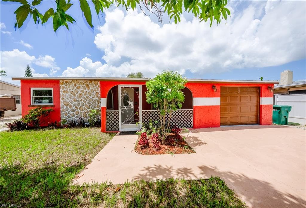 4512 Normandy Dr, Naples, FL 34112-2