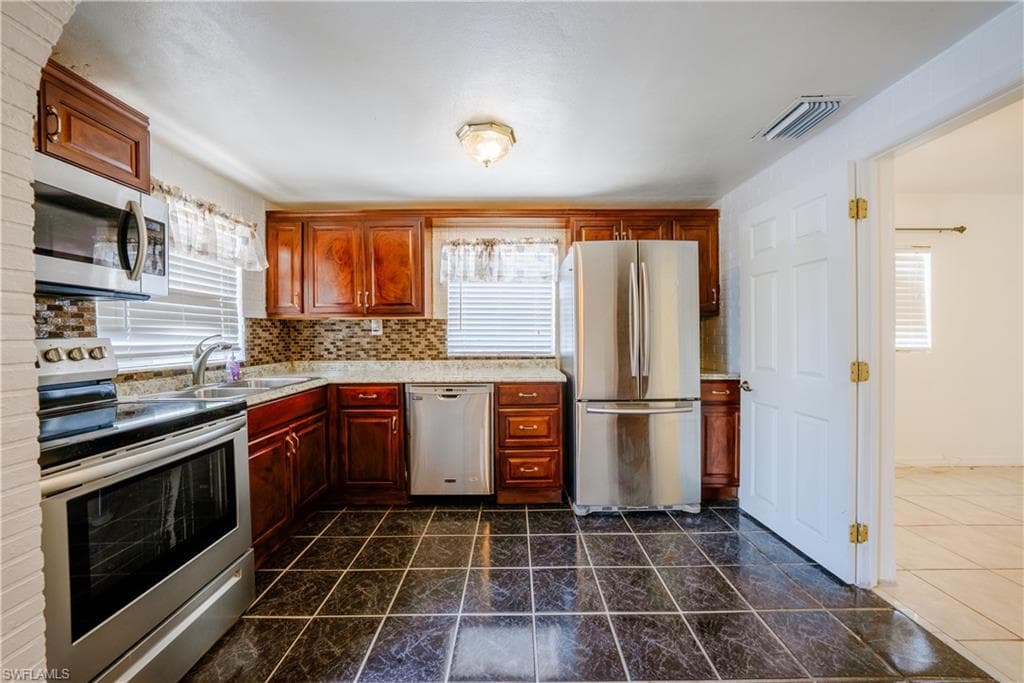 4512 Normandy Dr, Naples, FL 34112-8