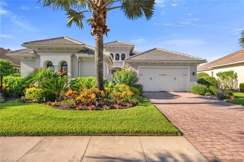 11958 Heather Woods Ct, Naples, FL 34120-1