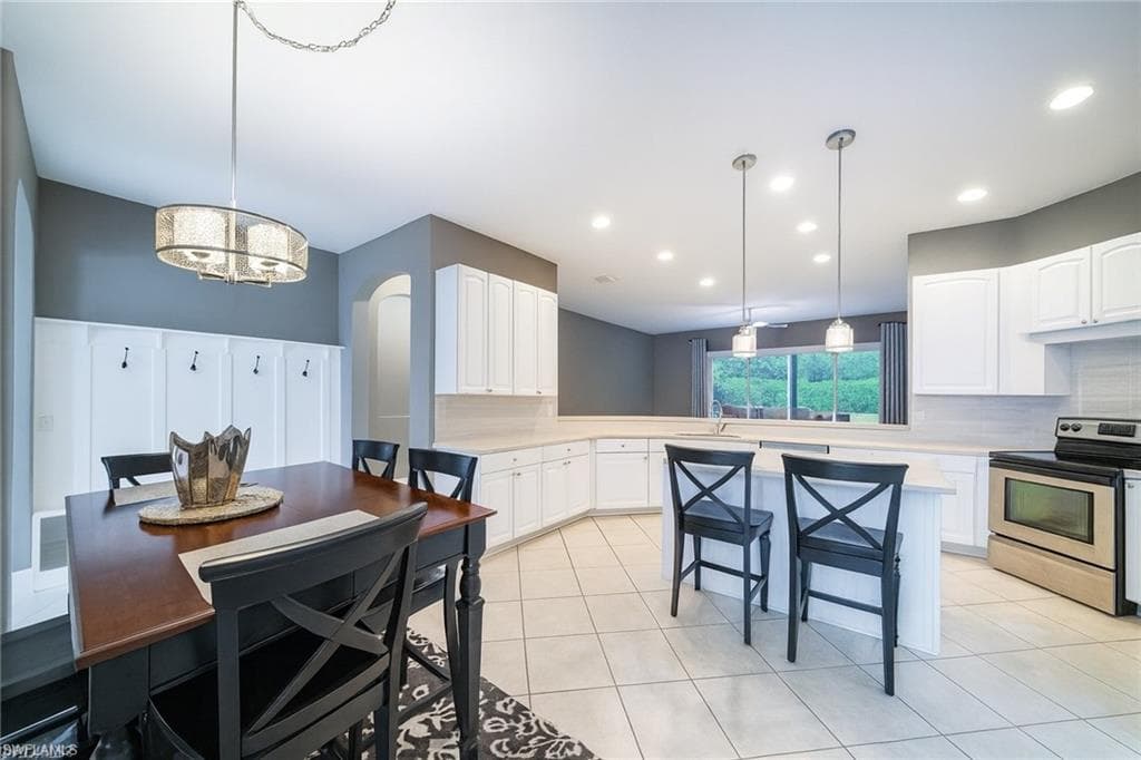 193 Skipping Stone Ln, Naples, FL 34119-10