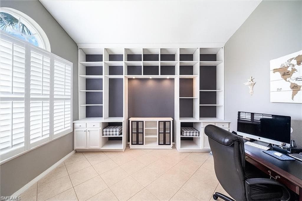 193 Skipping Stone Ln, Naples, FL 34119-5