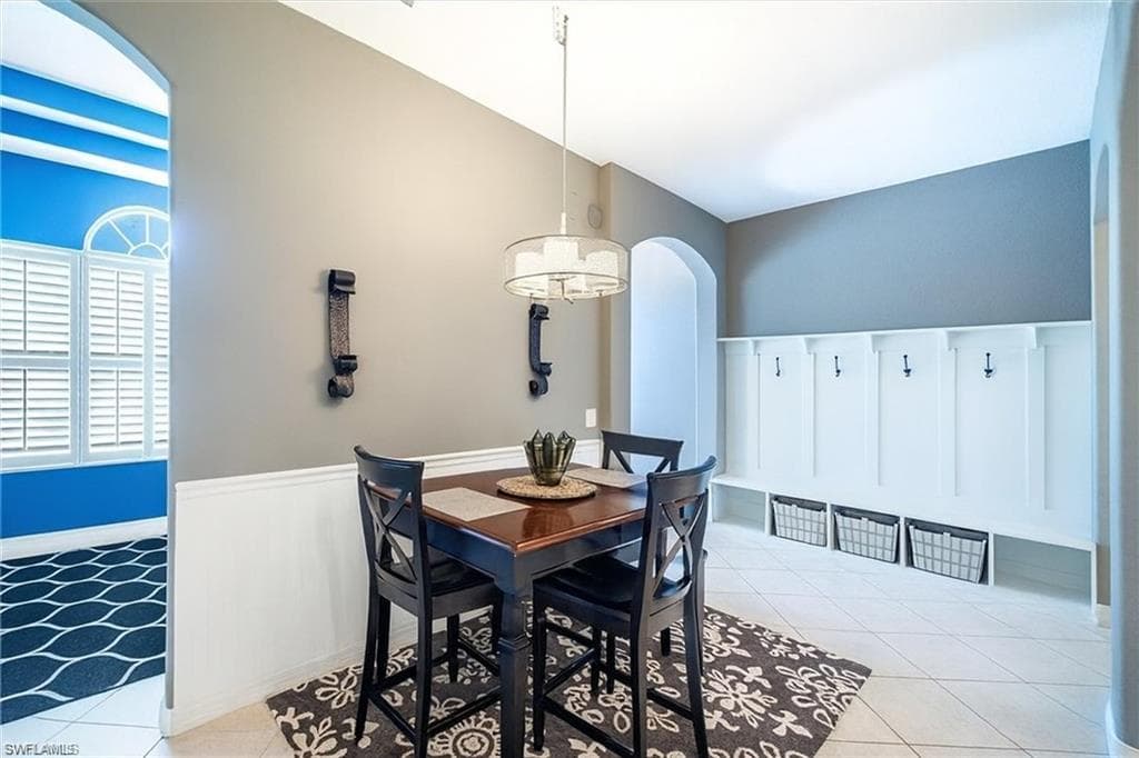 193 Skipping Stone Ln, Naples, FL 34119-8