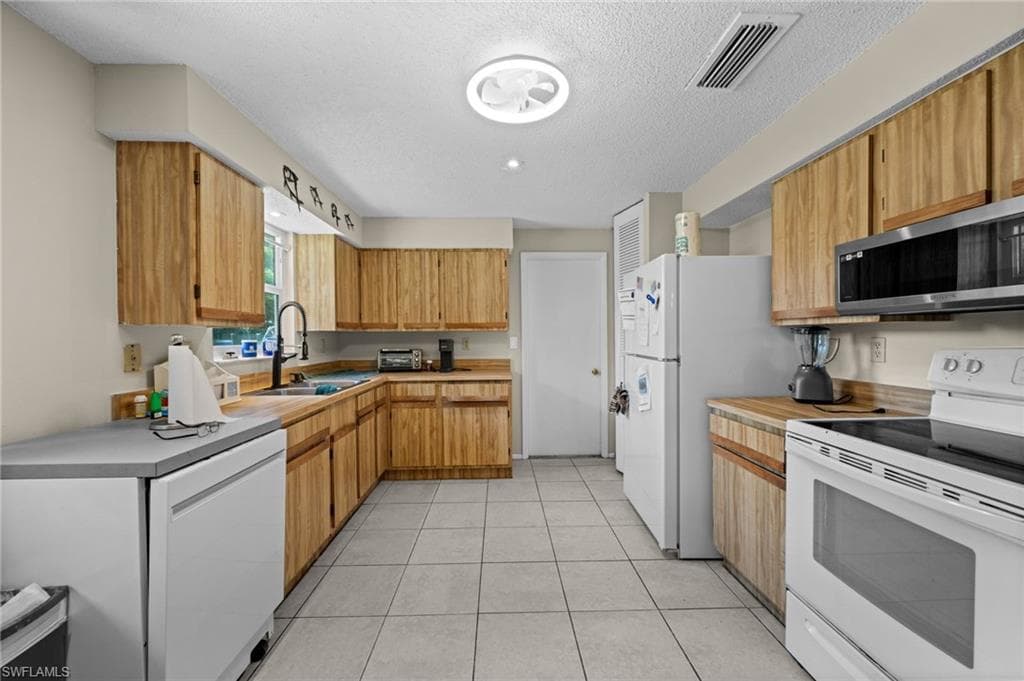 9288 Oak Bridge Ct, Fort Myers, FL 33967-21