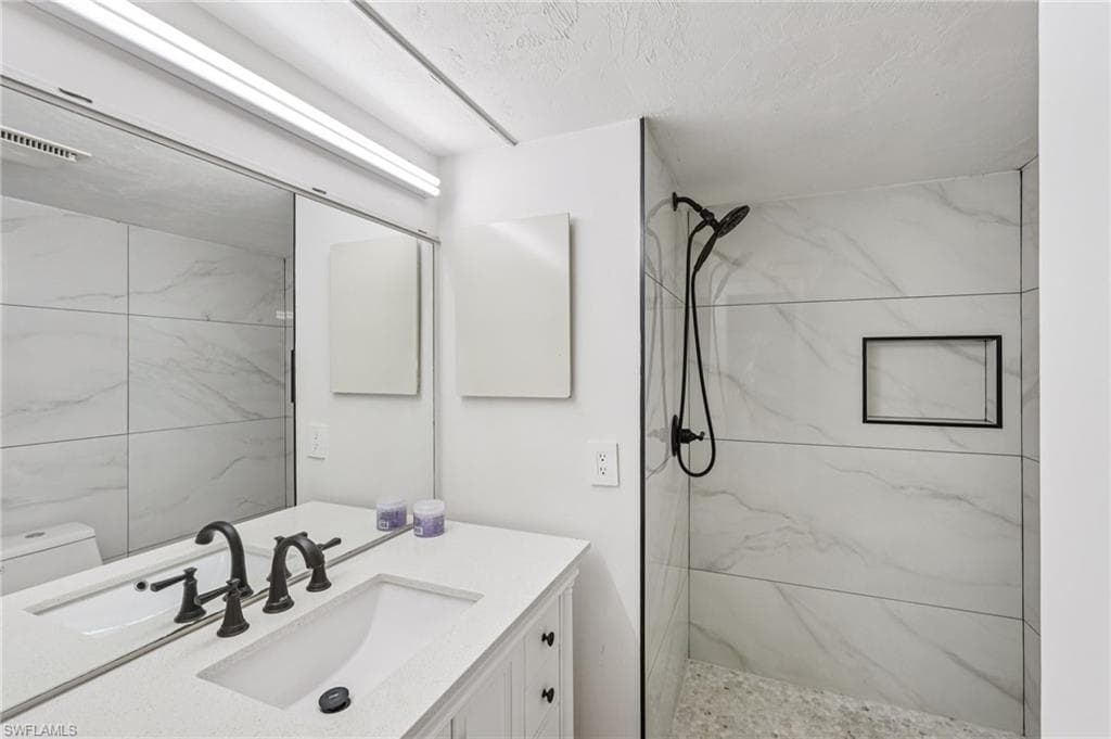 499 Forest Lakes Blvd 305, Naples, FL 34105-15