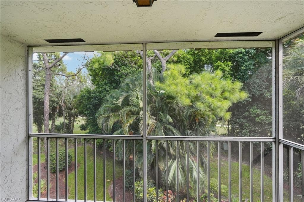 499 Forest Lakes Blvd 305, Naples, FL 34105-17