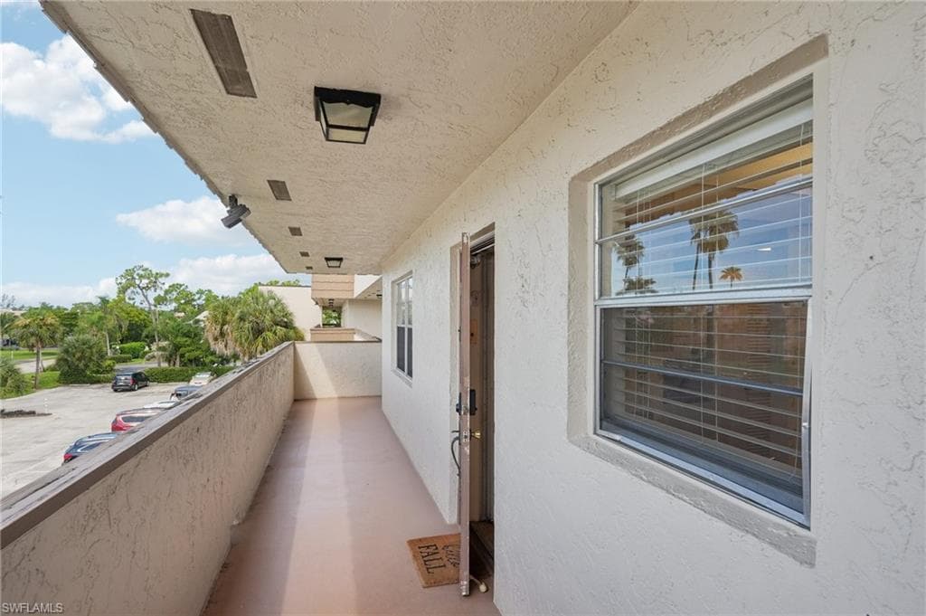 499 Forest Lakes Blvd 305, Naples, FL 34105-23