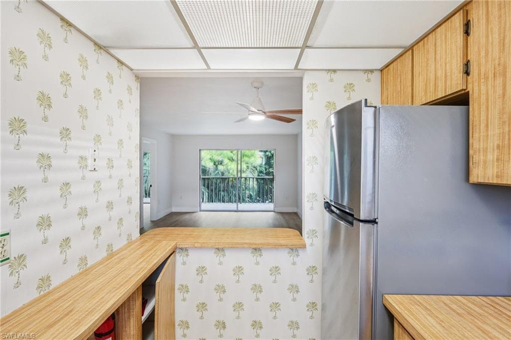 499 Forest Lakes Blvd 305, Naples, FL 34105-8