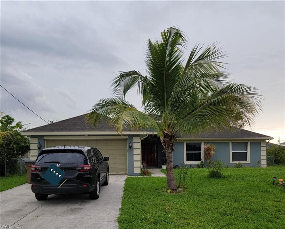 423 Windermere Dr, Lehigh Acres, FL 33972-3