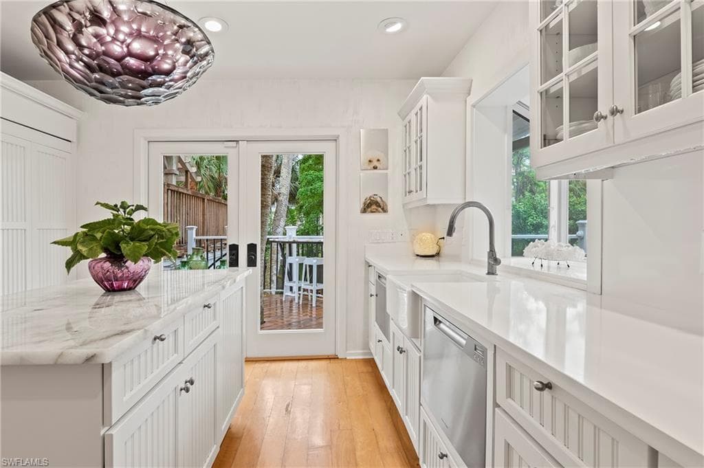 61 12th Ave S, Naples, FL 34102-15