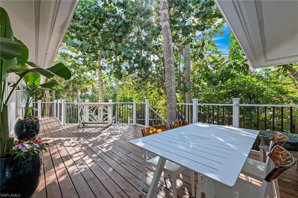 61 12th Ave S, Naples, FL 34102-32