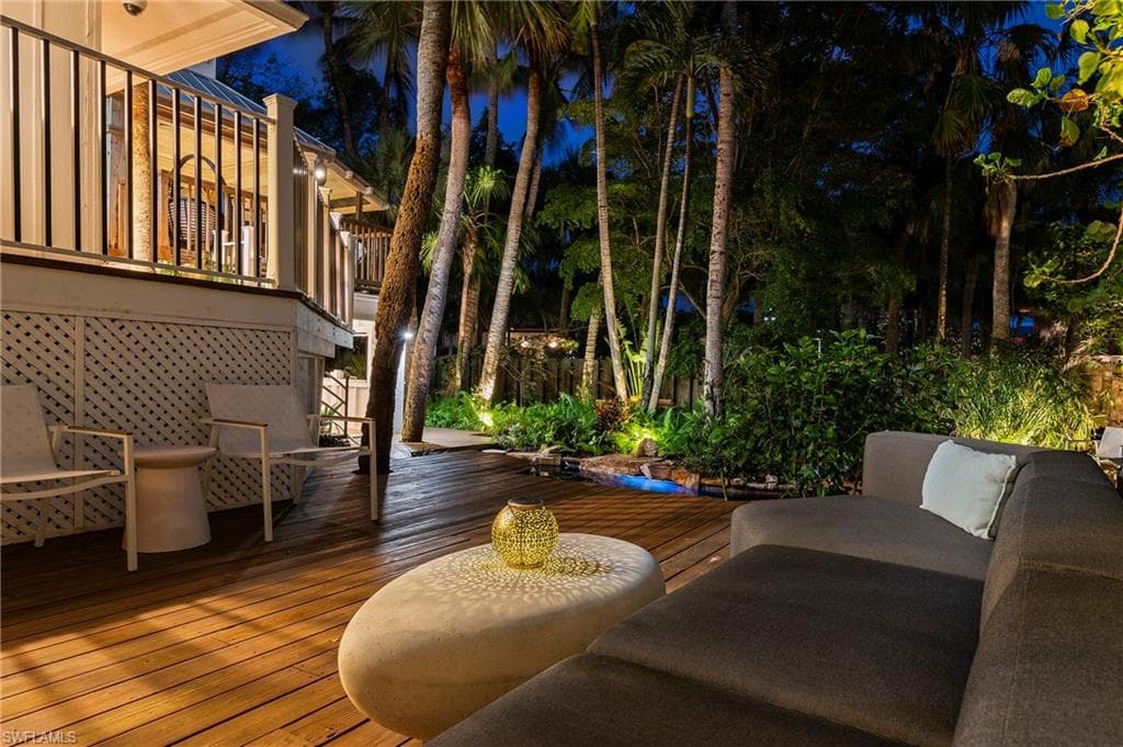 61 12th Ave S, Naples, FL 34102-3