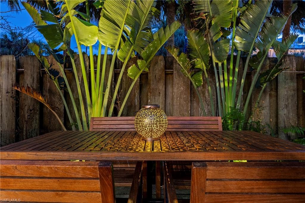 61 12th Ave S, Naples, FL 34102-4