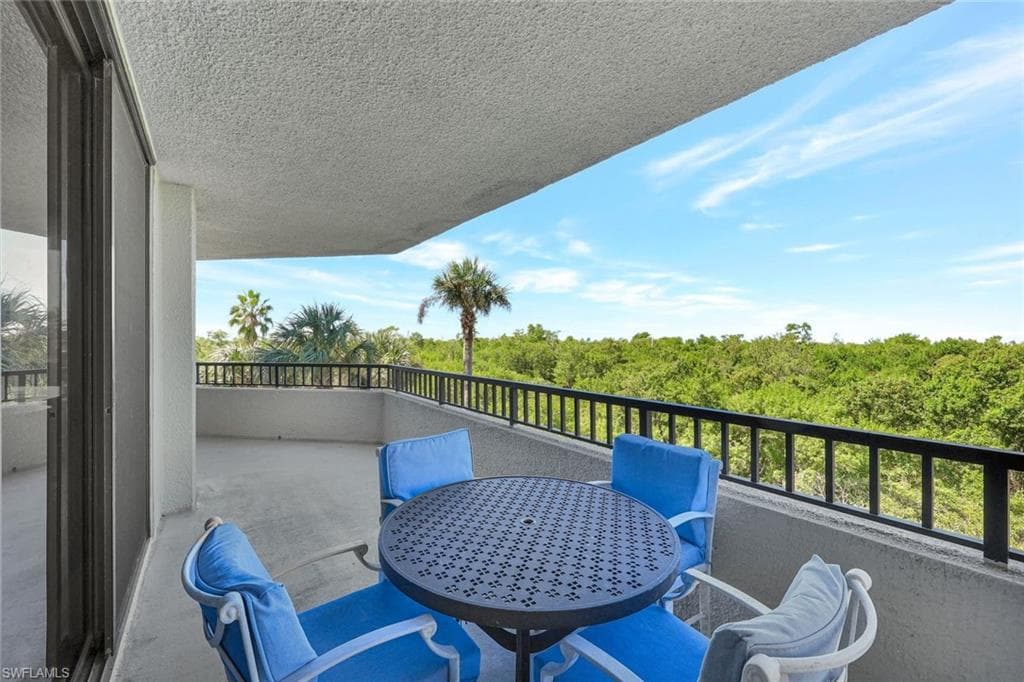 6001 Pelican Bay Blvd 202, Naples, FL 34108-21