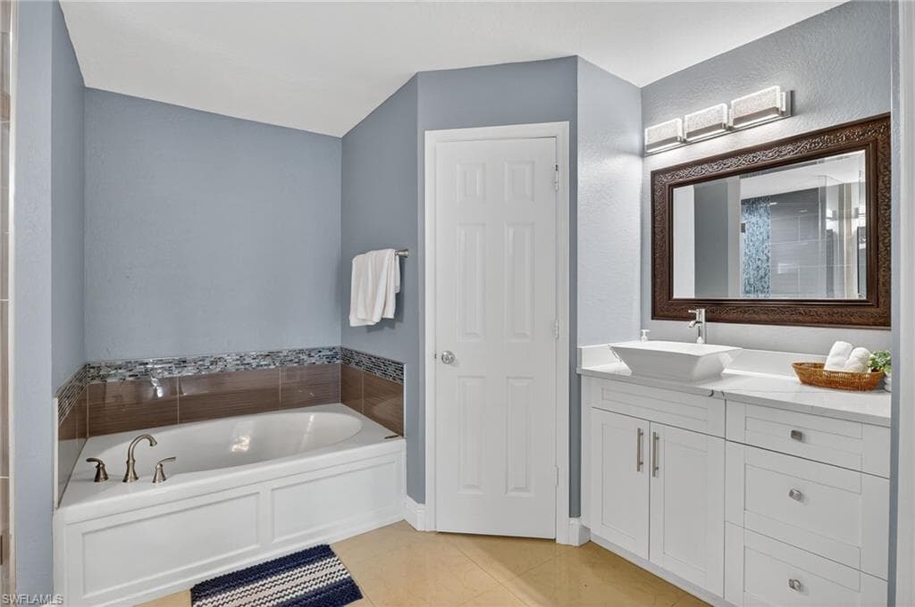 850 29th St SW, Naples, FL 34117-16