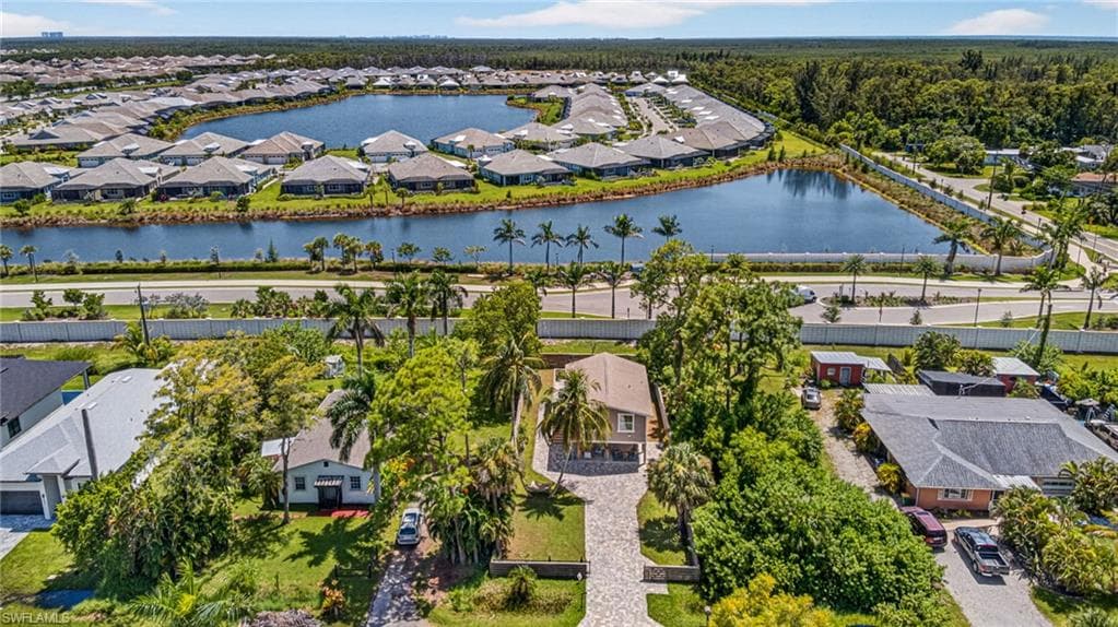 3020 Woodside Ave, Naples, FL 34112-23
