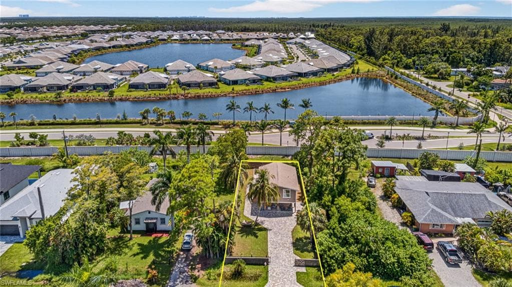 3020 Woodside Ave, Naples, FL 34112-24