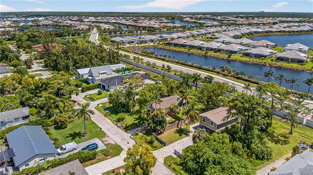 3020 Woodside Ave, Naples, FL 34112-25
