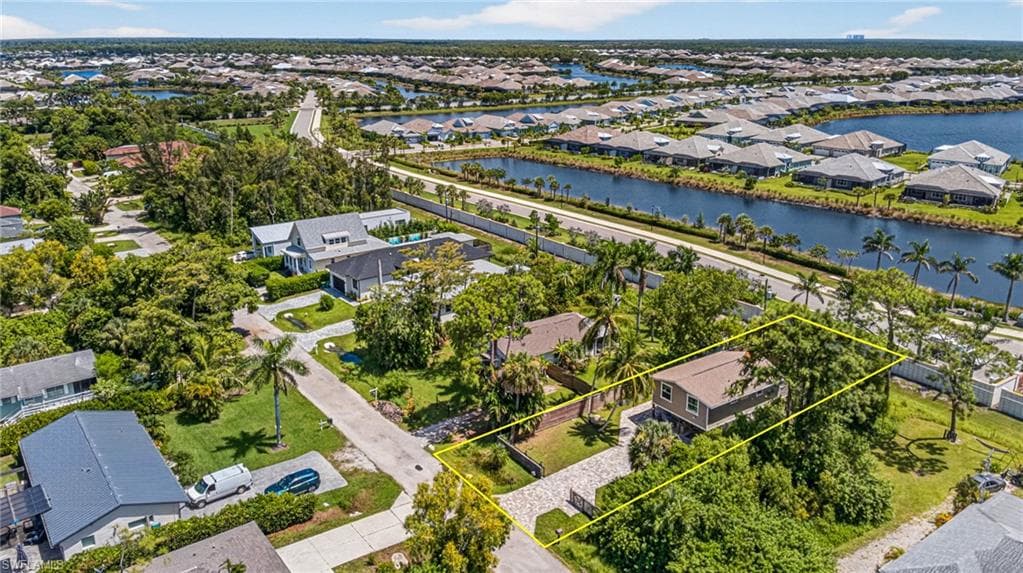 3020 Woodside Ave, Naples, FL 34112-26