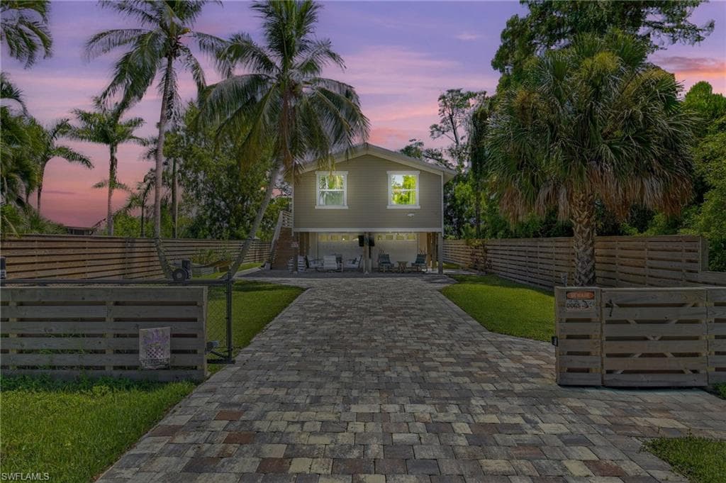 3020 Woodside Ave, Naples, FL 34112-2
