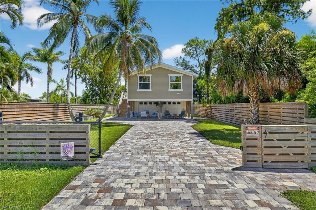 3020 Woodside Ave, Naples, FL 34112-4