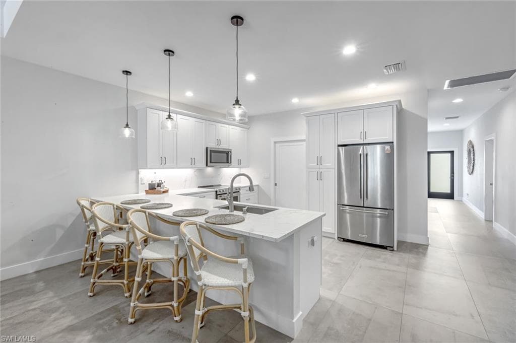 605/609 107th Ave N, Naples, FL 34108-9