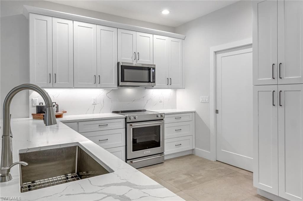 605/609 107th Ave N, Naples, FL 34108-12