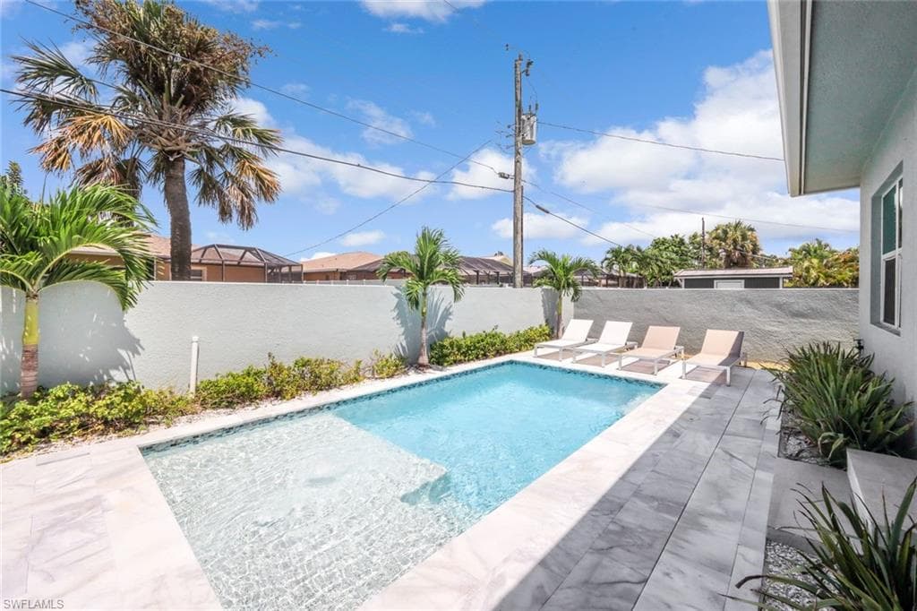 605/609 107th Ave N, Naples, FL 34108-23