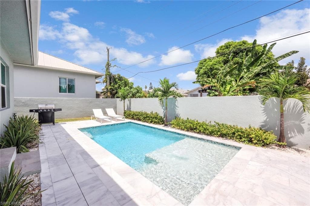 605/609 107th Ave N, Naples, FL 34108-25