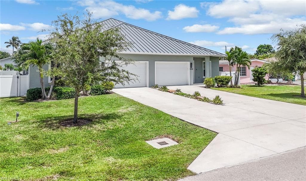 605/609 107th Ave N, Naples, FL 34108-27