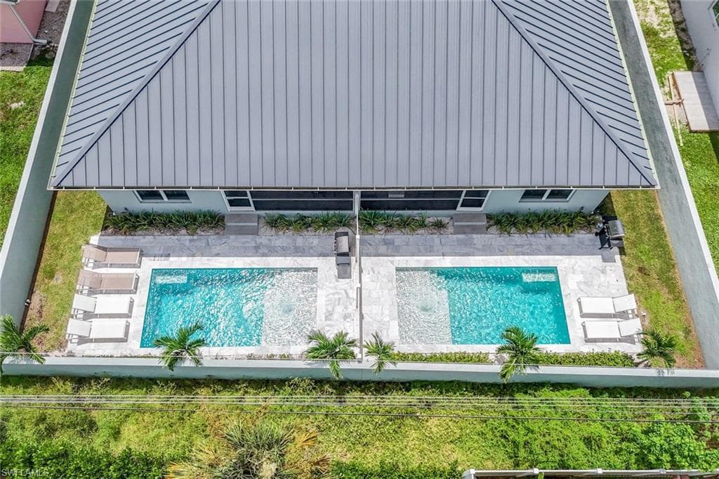 605/609 107th Ave N, Naples, FL 34108-3