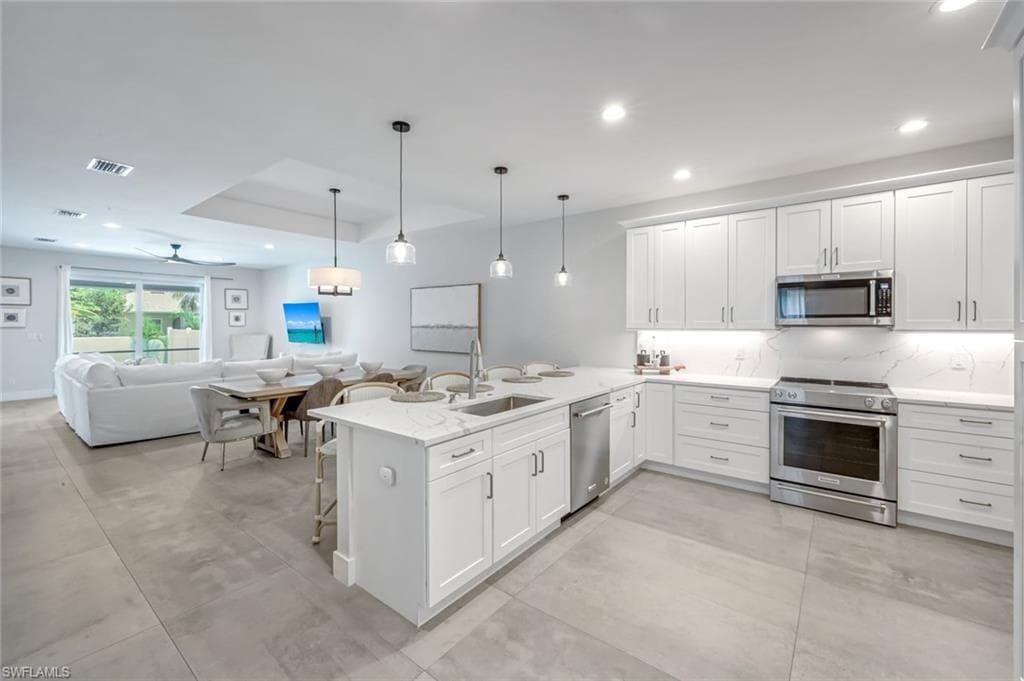 605/609 107th Ave N, Naples, FL 34108-6