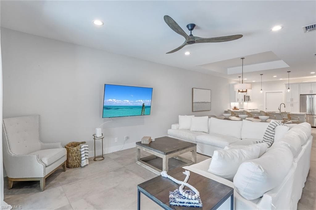 605/609 107th Ave N, Naples, FL 34108-7