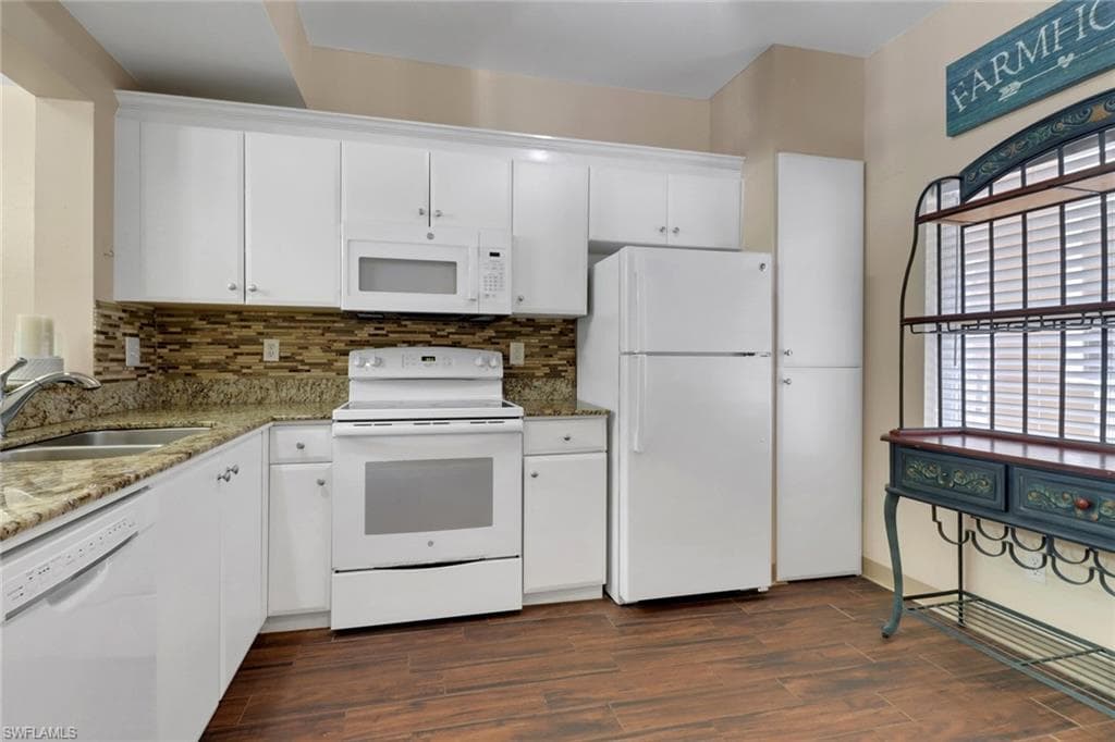 1096 Woodshire Ln C202, Naples, FL 34105-10