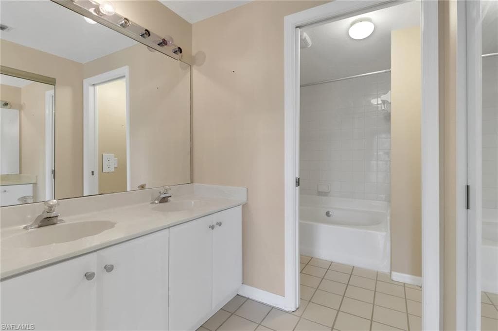 1096 Woodshire Ln C202, Naples, FL 34105-21