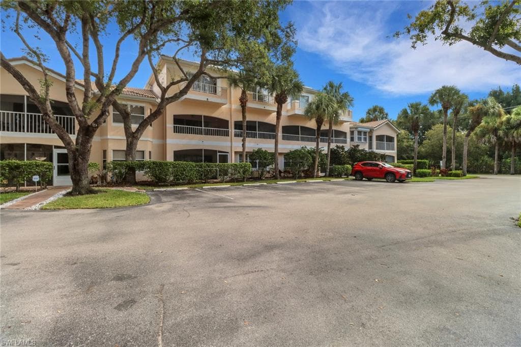 1096 Woodshire Ln C202, Naples, FL 34105-2