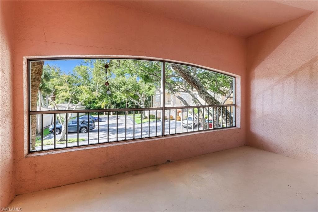 1096 Woodshire Ln C202, Naples, FL 34105-29