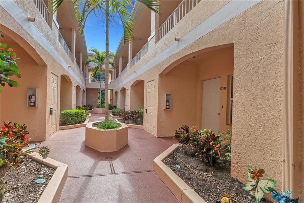 1096 Woodshire Ln C202, Naples, FL 34105-3