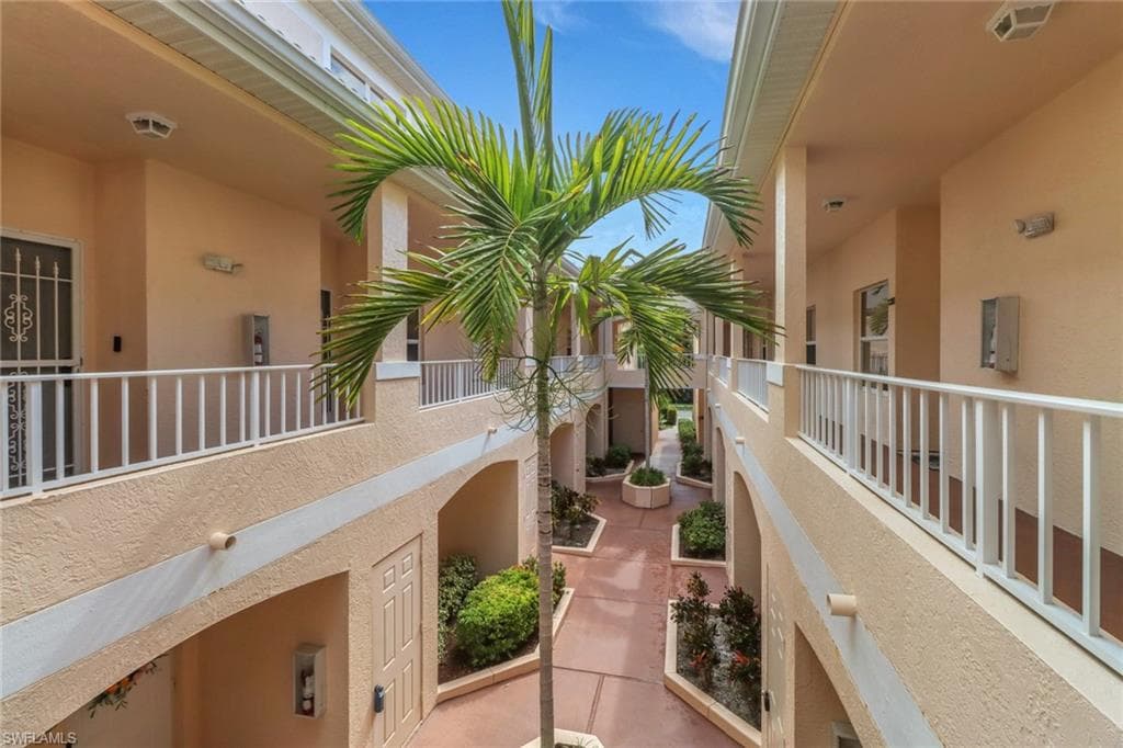 1096 Woodshire Ln C202, Naples, FL 34105-4
