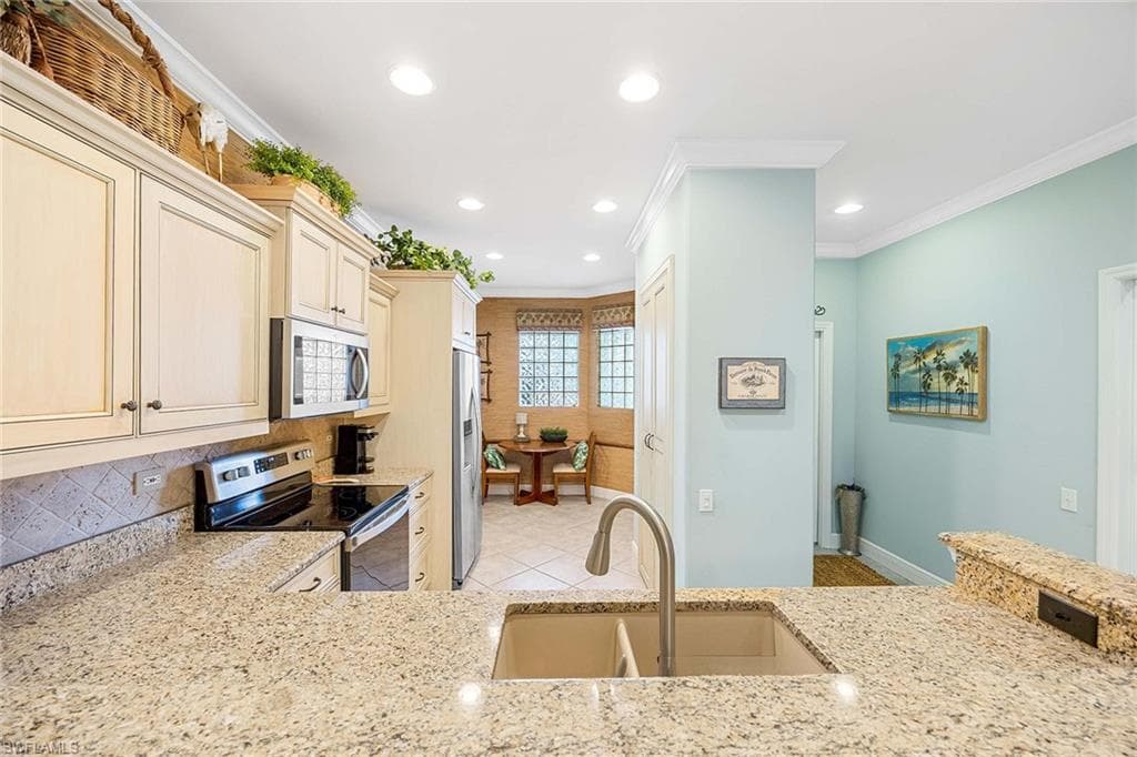 8267 Parkstone Pl 207, Naples, FL 34120-10