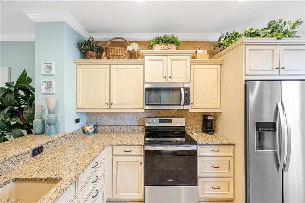 8267 Parkstone Pl 207, Naples, FL 34120-11