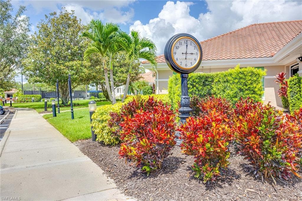 8267 Parkstone Pl 207, Naples, FL 34120-42
