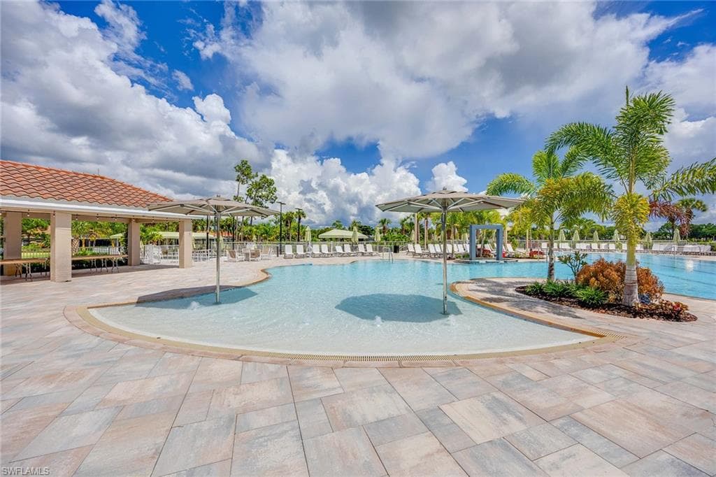 8267 Parkstone Pl 207, Naples, FL 34120-45