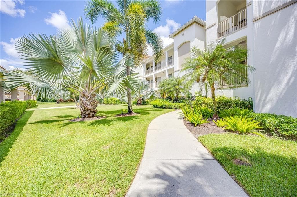 8267 Parkstone Pl 207, Naples, FL 34120-4
