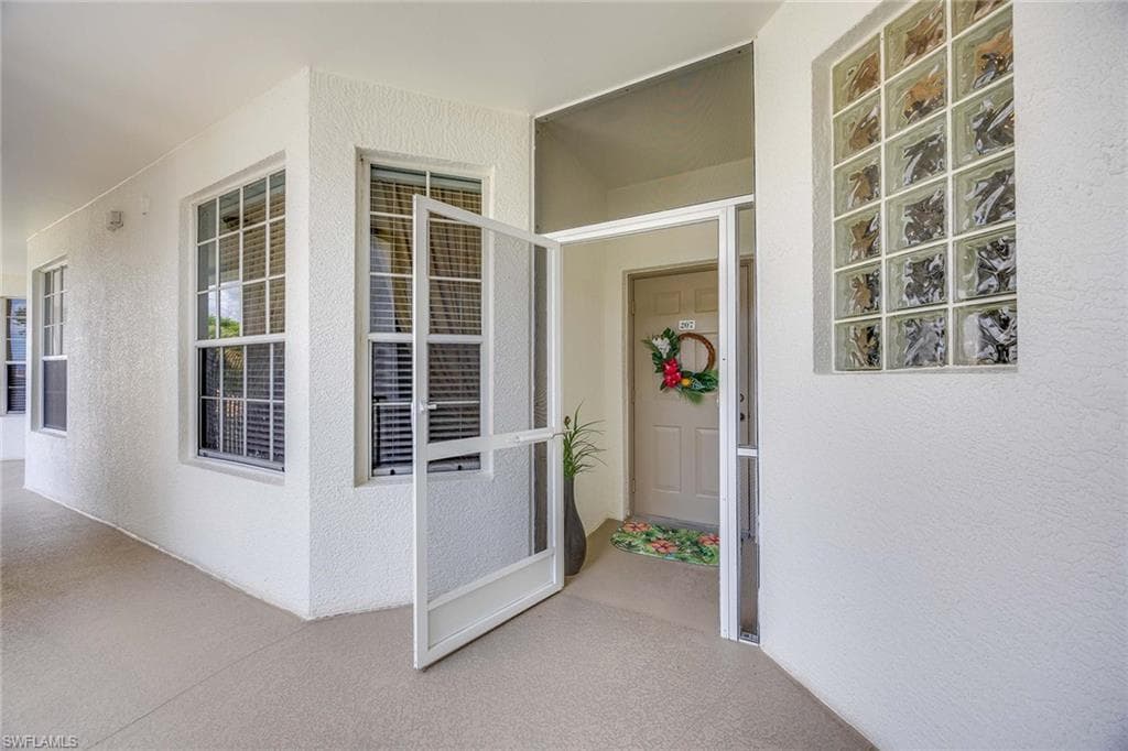 8267 Parkstone Pl 207, Naples, FL 34120-5