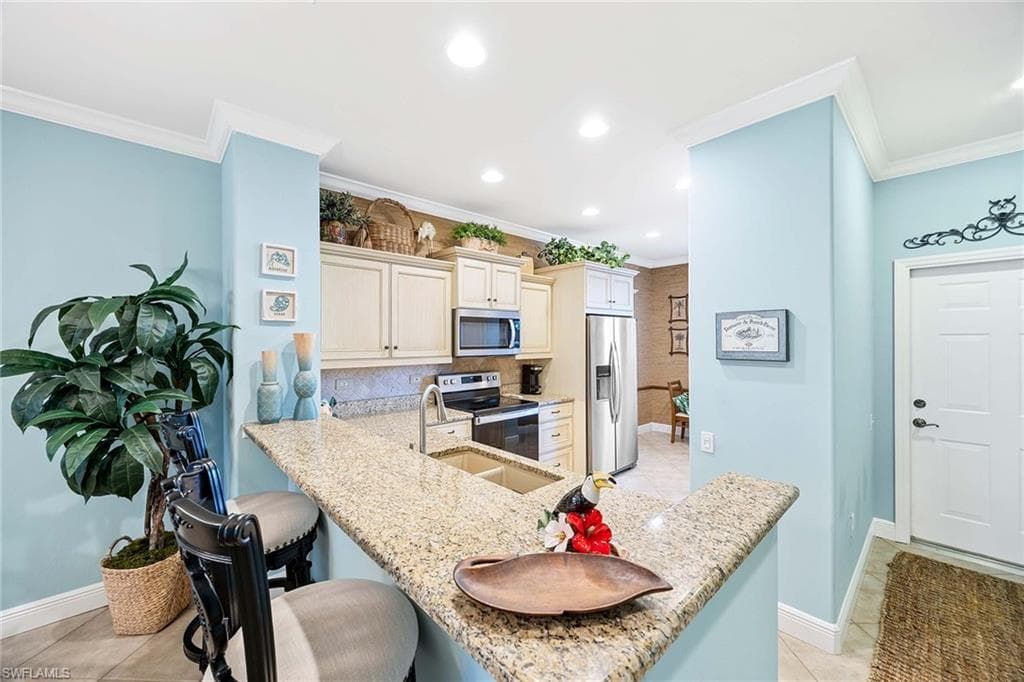 8267 Parkstone Pl 207, Naples, FL 34120-7