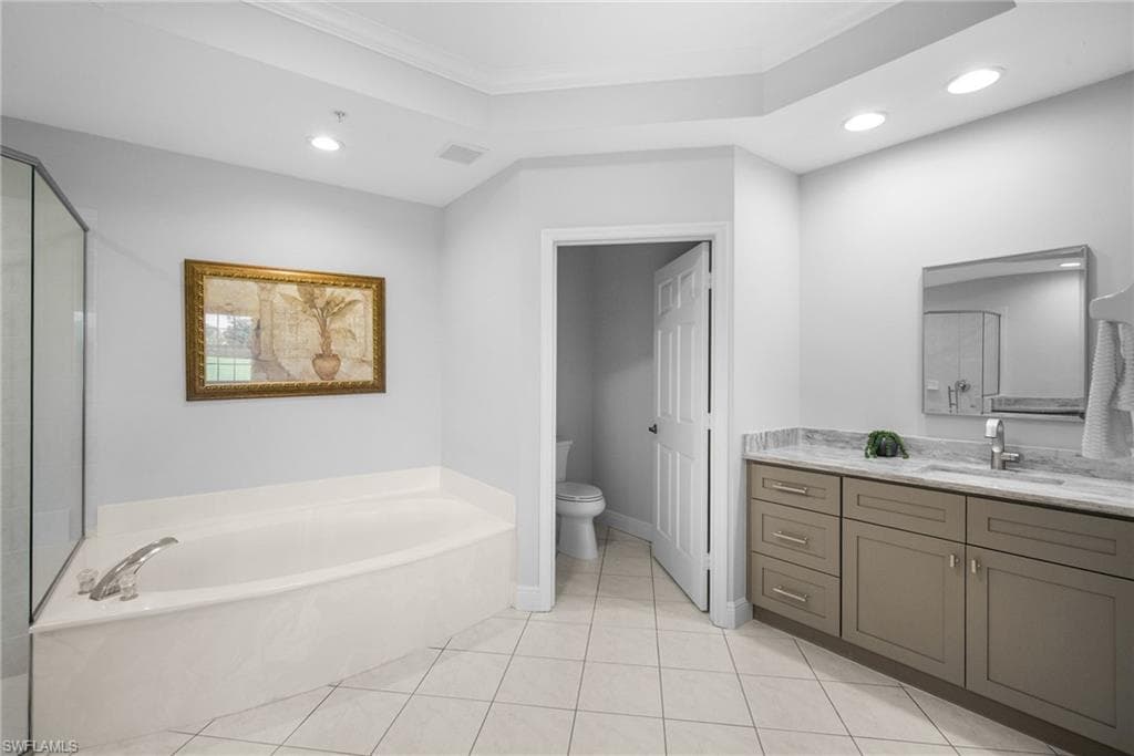 1605 Winding Oaks Way 103, Naples, FL 34109-25