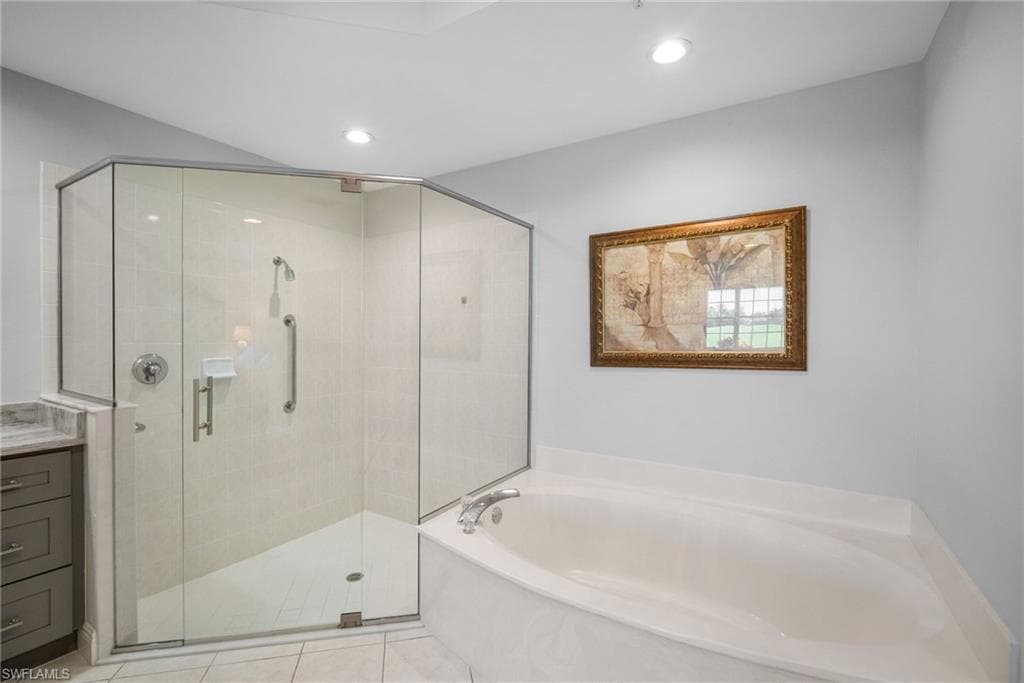1605 Winding Oaks Way 103, Naples, FL 34109-27